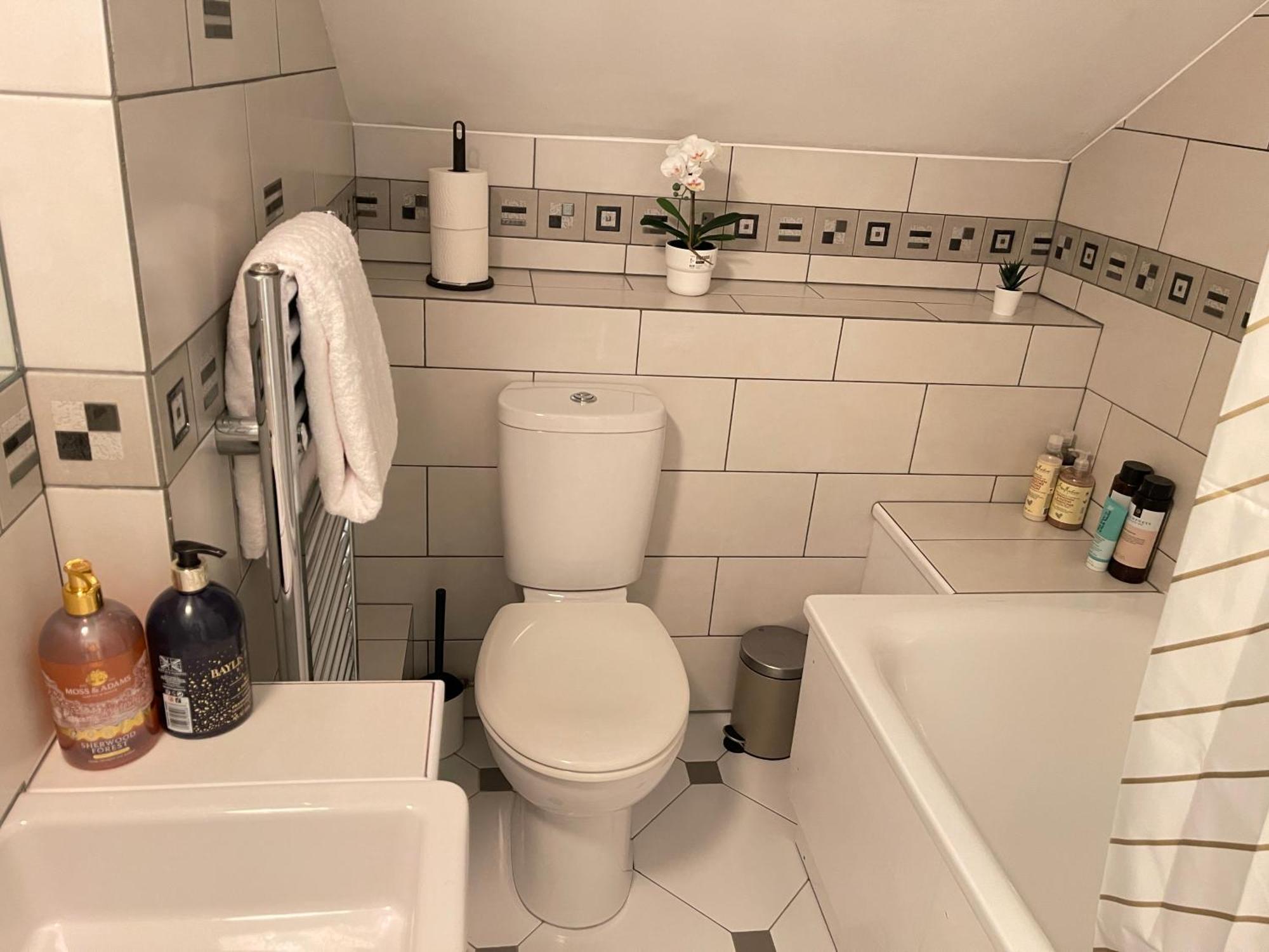 London Luxe Rooms Surbiton 외부 사진