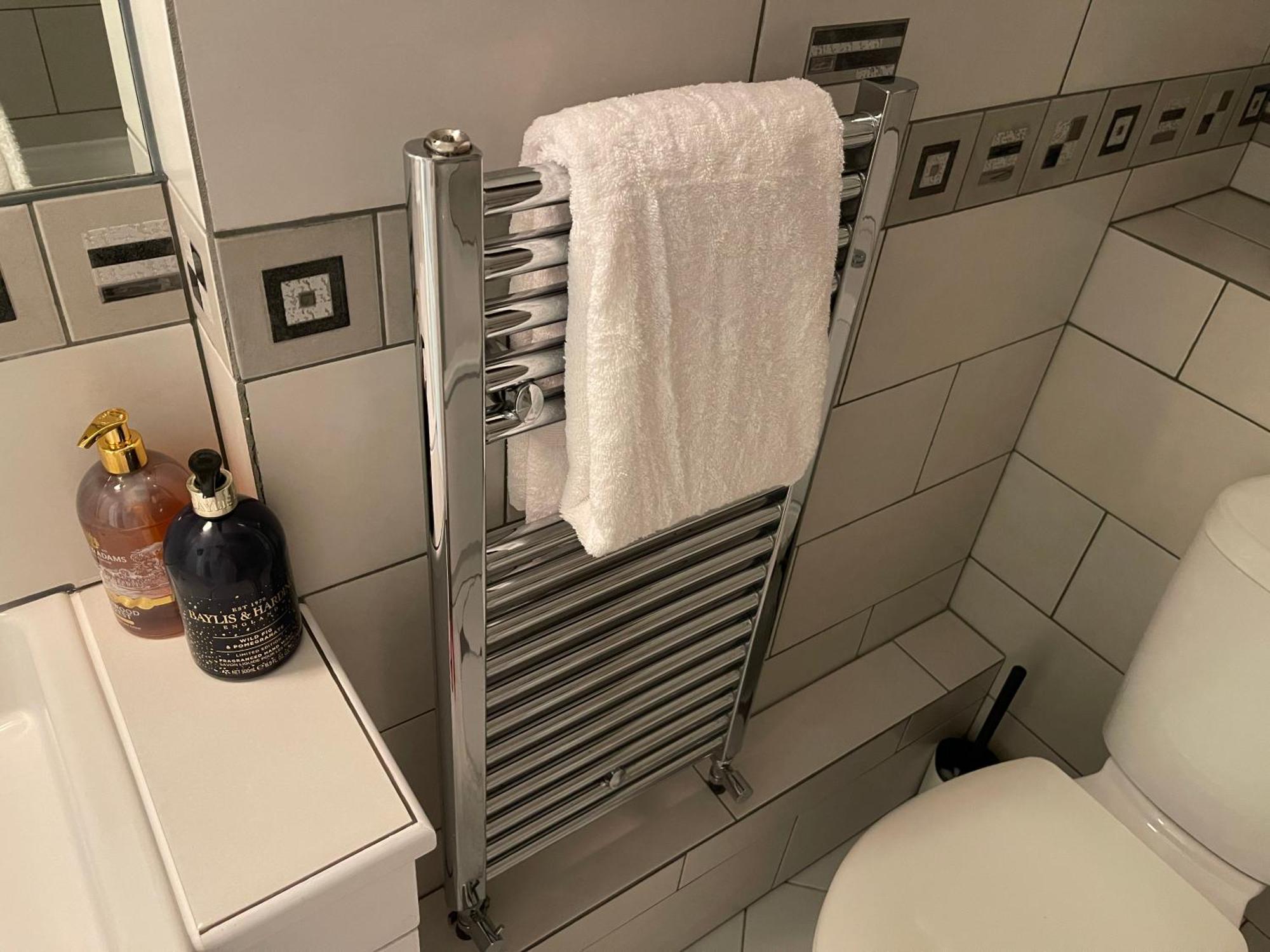 London Luxe Rooms Surbiton 외부 사진